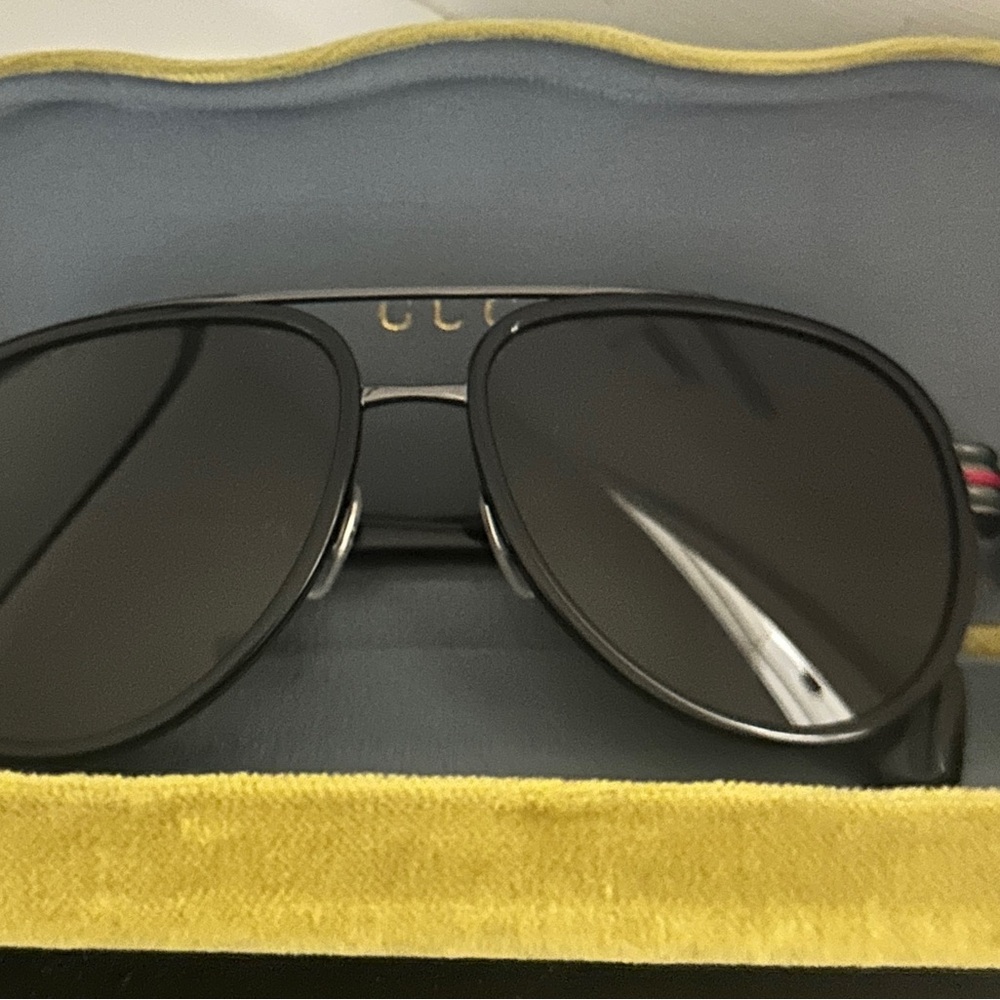 Gucci Black Sunglasses - Picture 2 of 5